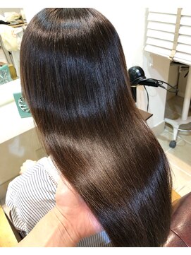 ラウラアンドロー(LAURA&RO) 『LAURA』なめらかな手触りの潤いロング☆40代/ツヤ髪