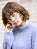 大人かわいいカーキグレージュパーマ前髪フェザーバングボブ