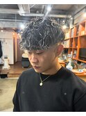 ハイライト 白金メッシュ スペインカール メンズパーマ フェード