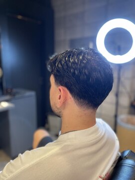 フランクスバーバー アンド ビアークラブ(FRANK'S BARBER and BEER CLUB) テーパーフェード