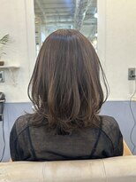 トッカ ヘアアンドトリートメント 難波店 透明感ベージュが上品なレイヤースタイル