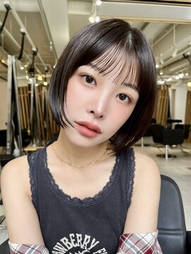 メゾンアクア 表参道(Maison ACQUA) +切りっぱなしボブルフ/黒髪ネビージュ/小顔ワンレン/縮毛矯正