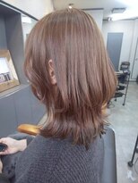 オト(oto) 柔らかさ溢れるミルクティーベージ/ウルフ/レイヤー/外ハネ/上品