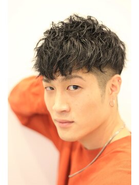 フランクスバーバー アンド ビアークラブ(FRANK'S BARBER and BEER CLUB) ツーブロックフェードカットツイストスパイラルスペインカール I