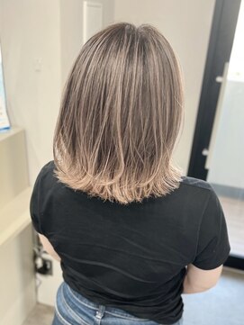 リグ 横浜(Lig.) ミルクティーベージュカラーブリーチダブルカラー切りっぱなし