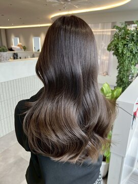 ビビバイベル(BiVi by BHEL) 桑名ロングレイヤーカットハッシュカット透明感カラー重めロング