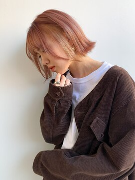 トルネード(TORNADO) 外国人風ミニボブ ピンクグレージュ インナーカラー　アッシュ