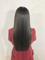 アンフィシュピトロワ(AnFye spi tlow) 【AnFye 】ツヤ髪でストレートロング