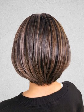 ヌール(Nuru) ハイ＆ローライト_ブロンズカラーボブ