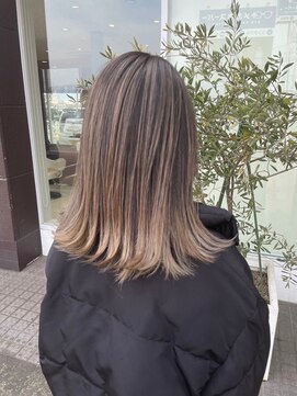 アース コアフュールボーテ 東松山店(EARTH coiffure beaute) アッシュブラウンバレイヤージュ外ハネボブ