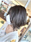 外はねくびれボブアッシュグレージュグラデーション