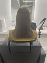 イレス 札幌駅南店(IRESU)&nbsp;ミディアムヘア斜めバンググレージュカラーシルキーベージュ