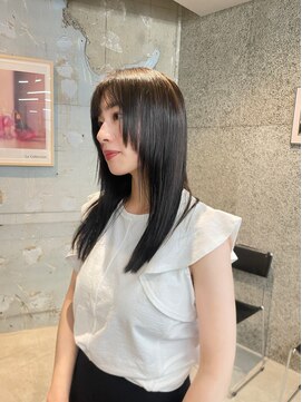 ケイシー(casey) 顔まわりレイヤーストレートスタイル