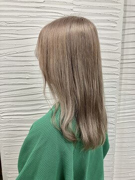 グロウトヨサキワン(GLOW TOYOSAKI ONE) 大人気！寒色系ミルクティーベージュ