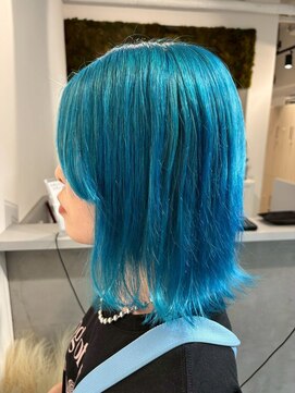 ターコイズブルー/派手髪/ハイトーン