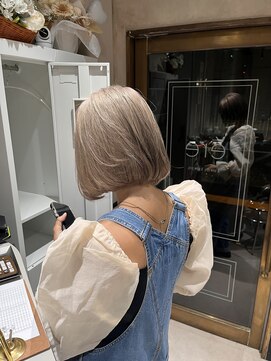 エラ(ere) ミルクティーベージュ　海外カラー　透明感カラーハイトーンボブ