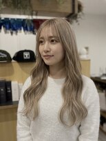 チオ(Chio) ハイトーンでも上品にミルクティーベージュ×ウェーブ