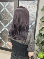スリー(Three) 透明感たっぷりのラベンダーグレージュカラー。