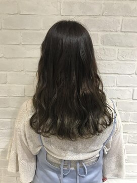 コム(com by neolive) 毛先ブリーチ×アッシュグレー 2