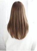 透け感ベージュのナチュラルストレート