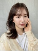 シースルーバングで抜け感アップ！大人くびれミディアム