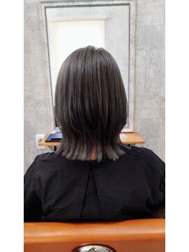 イコウヘアデザイン(icou hair design) シルバーアッシュのくびれミディ