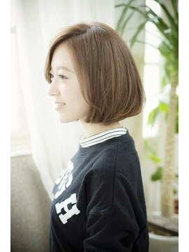 メンズアンドレディース モテナ ひし形ショート ベージュ系カラー 大人ボブ【モテナ 豊田 浄水】