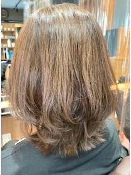 アニカ(anicca) ミディアムくびれレイヤー　40代/50代/60代