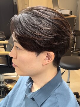 ブルニール 心斎橋(BLEUNIR) センターパート　ニュアンスパーマ　ビジネスヘア　刈上げ