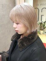 メゾンドイギー(MAISON de IGGY)&nbsp;ブリーチホワイトベージュ外ハネくびれレイヤー