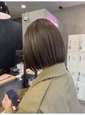 オリーブカラー×ボブ
