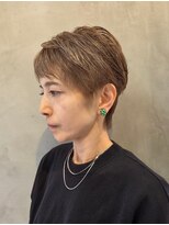 エリマ 調布(elima)&nbsp;透明感のある白髪ぼかしカラーに大人ショート◎