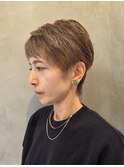 透明感のある白髪ぼかしカラーに大人ショート◎
