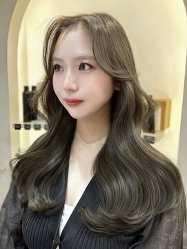 シーテ(Ciete) 柔らかく艶めく、大人の透明感ロング