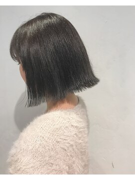 ヴァンクシー バイ ルナ(VANKCY by Luna) 切りっぱなしボブ ボブ ショート 簡単 外ハネ 暗めアッシュ 大人