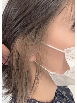 ファムバイアヴァンス(Femme by AVANCE.) インナーカラー×イヤリング×ベージュ