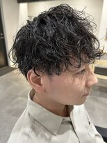 ヒュイル バイ ニアウ(Hwyl by Niau)&nbsp;メンズマッシュパーマ波巻スパイラルパーマニュアンスパーマ眉毛