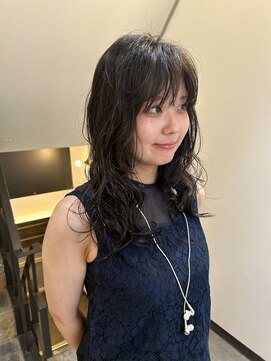 ヌー 栄(nuu) 大きめカールで作るラフなパーマデザイン