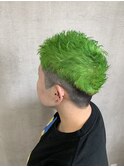 ライムカラー×刈り上げショート　ブリーチデザインカラー