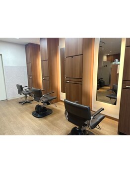 大型店が苦手な大人女性におすすめです。ゆったりとしたリラックス空間で髪の悩みを解決いたします♪