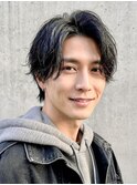 黒髪ミディアムフェザー