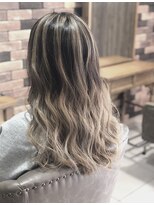 ホワイト 伊勢崎(WHITE) 3年前のフルブリーチ歴をリペア！外国人風バレイヤージュ☆