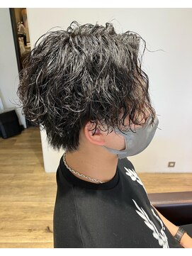 エヌプラス(N+) 刈り上げセンターパートサーフカールブルーブラッフェザーパーマ