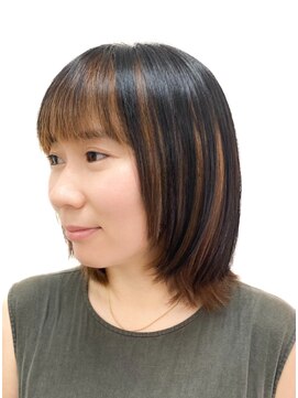 黄ぐまくん美容室 ミディアムレイヤー　インナーカラー