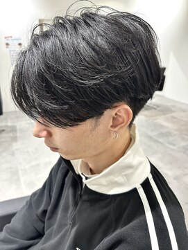 ヒュイル バイ ニアウ(Hwyl by Niau) メンズマッシュセンターパートスパイラルパーマニュアンスパーマ