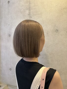 ヴィックス クリスタル(VIC’S crystal) 今期イチオシ》ブリーチカラーで作るくすみベージュ