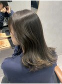 オリーブグレージュ