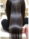 デザインカラーから落ち着きのある艶カラーでさらさらヘアに