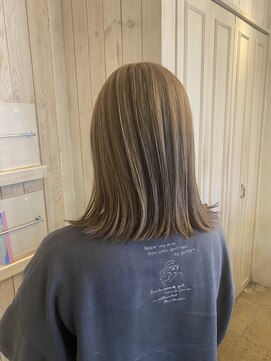 ふわっと明るいハイライトベージュ