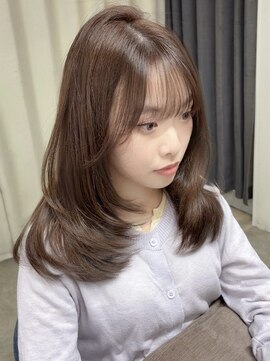シア(sia) ミディアムレイヤー/レイヤーカット/顔周りレイヤー